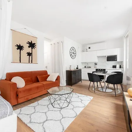 Moderne A 2 Pas De La Gare Апартаменты *